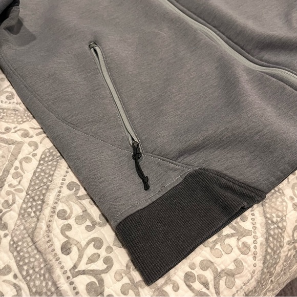 Northface Hoodie - Picture 5 of 8